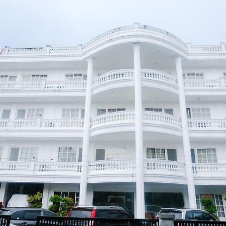 Oyo 696 Hasanah Guest House Syariah De Saphire Malang Eksteriør bilde