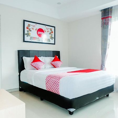 Oyo 696 Hasanah Guest House Syariah De Saphire Malang Eksteriør bilde
