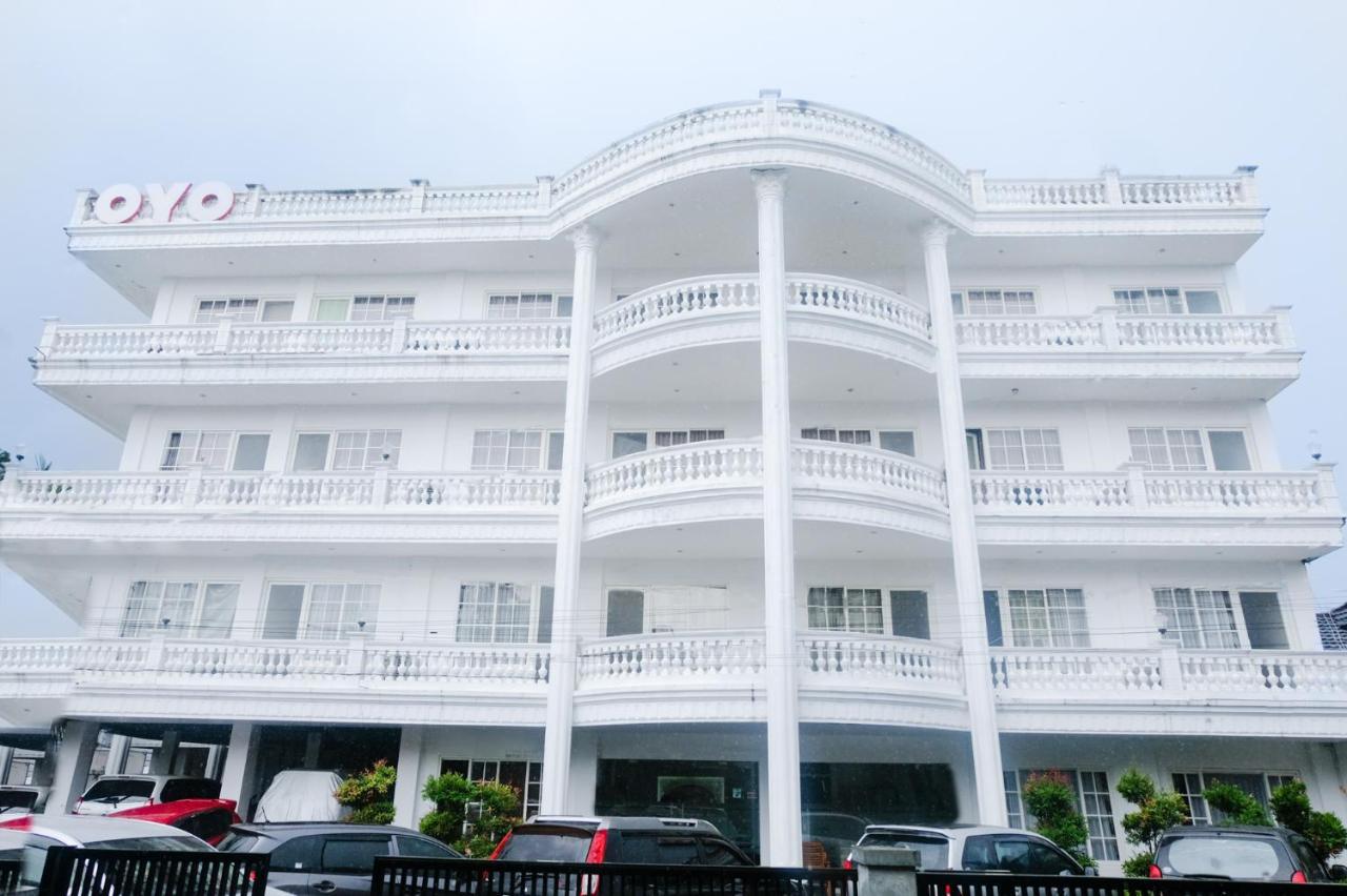Oyo 696 Hasanah Guest House Syariah De Saphire Malang Eksteriør bilde
