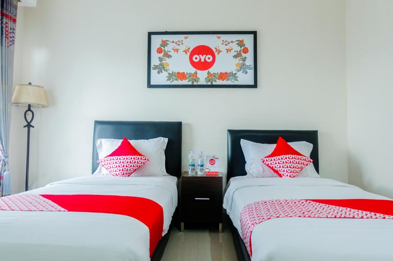 Oyo 696 Hasanah Guest House Syariah De Saphire Malang Eksteriør bilde