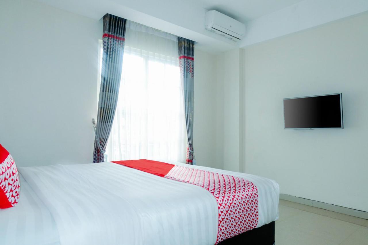 Oyo 696 Hasanah Guest House Syariah De Saphire Malang Eksteriør bilde