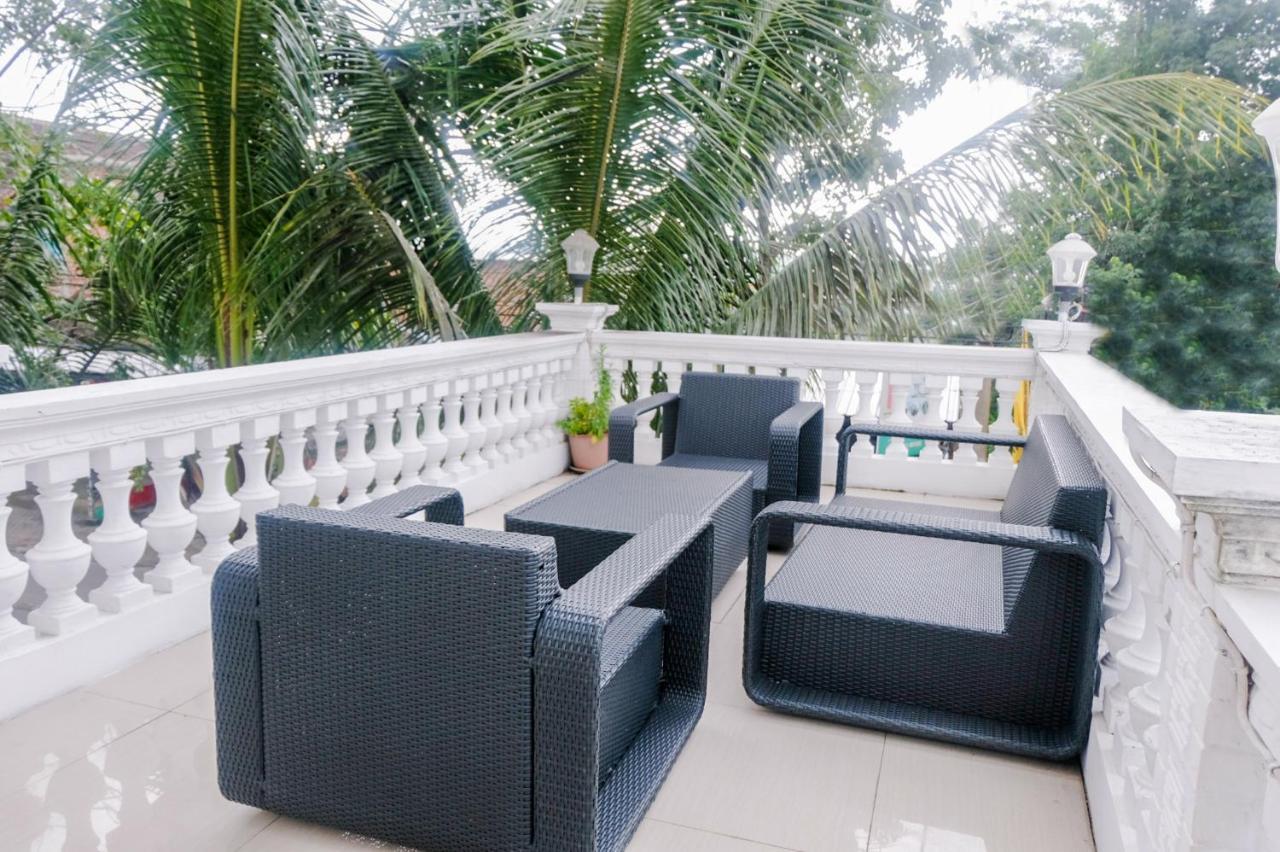 Oyo 696 Hasanah Guest House Syariah De Saphire Malang Eksteriør bilde