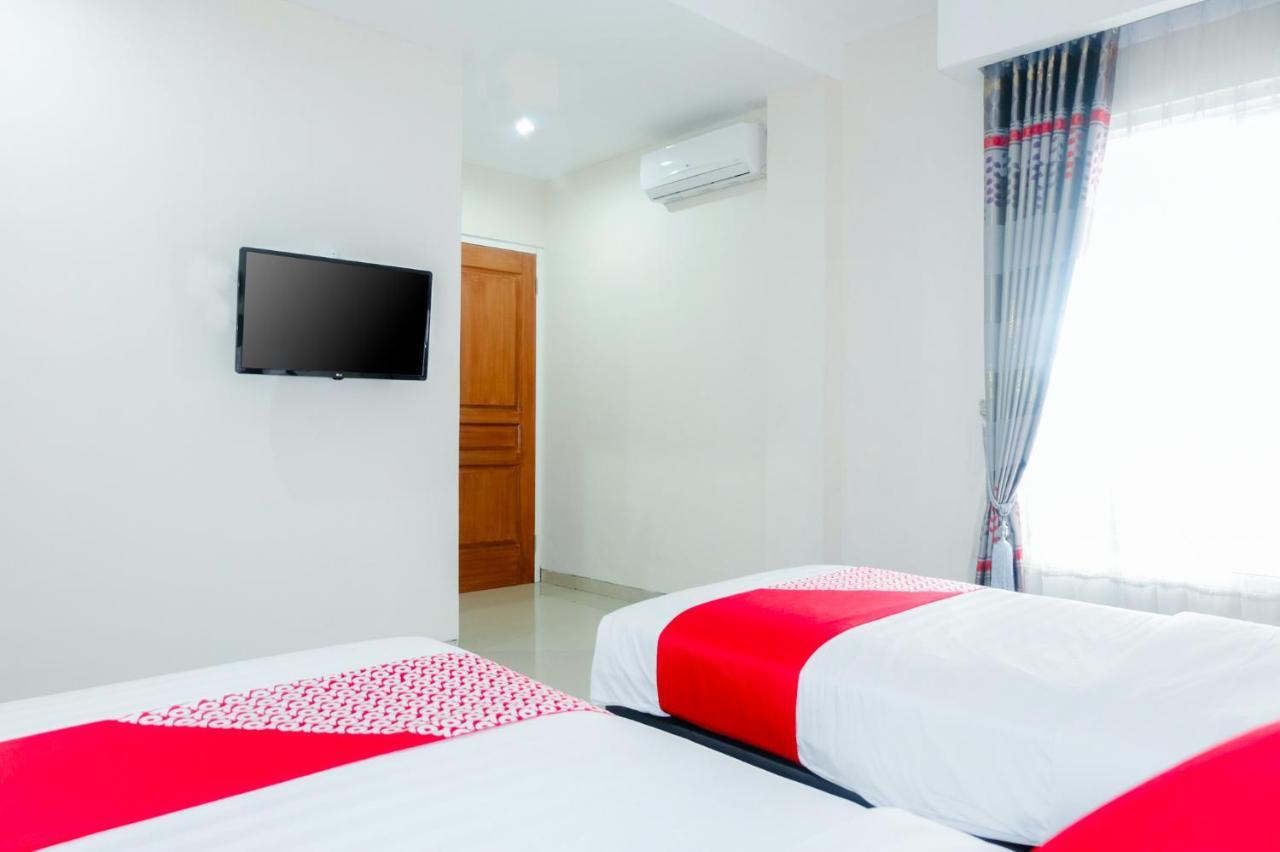 Oyo 696 Hasanah Guest House Syariah De Saphire Malang Eksteriør bilde
