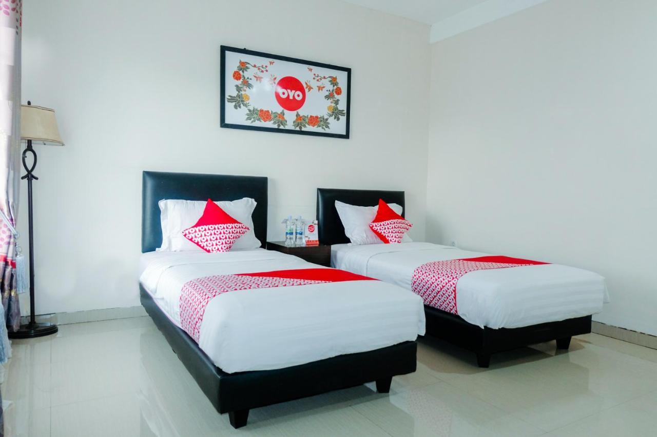 Oyo 696 Hasanah Guest House Syariah De Saphire Malang Eksteriør bilde