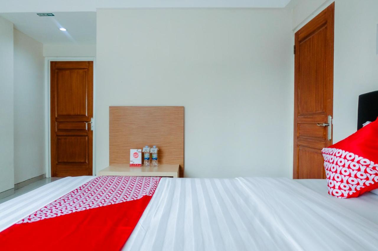 Oyo 696 Hasanah Guest House Syariah De Saphire Malang Eksteriør bilde