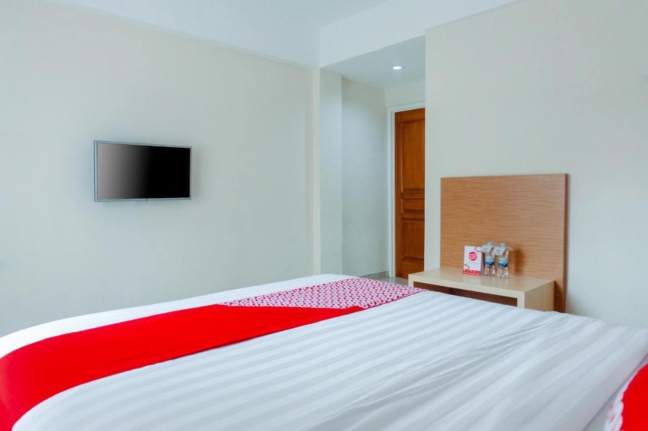Oyo 696 Hasanah Guest House Syariah De Saphire Malang Eksteriør bilde