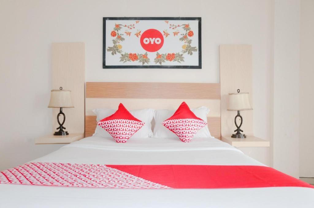 Oyo 696 Hasanah Guest House Syariah De Saphire Malang Eksteriør bilde