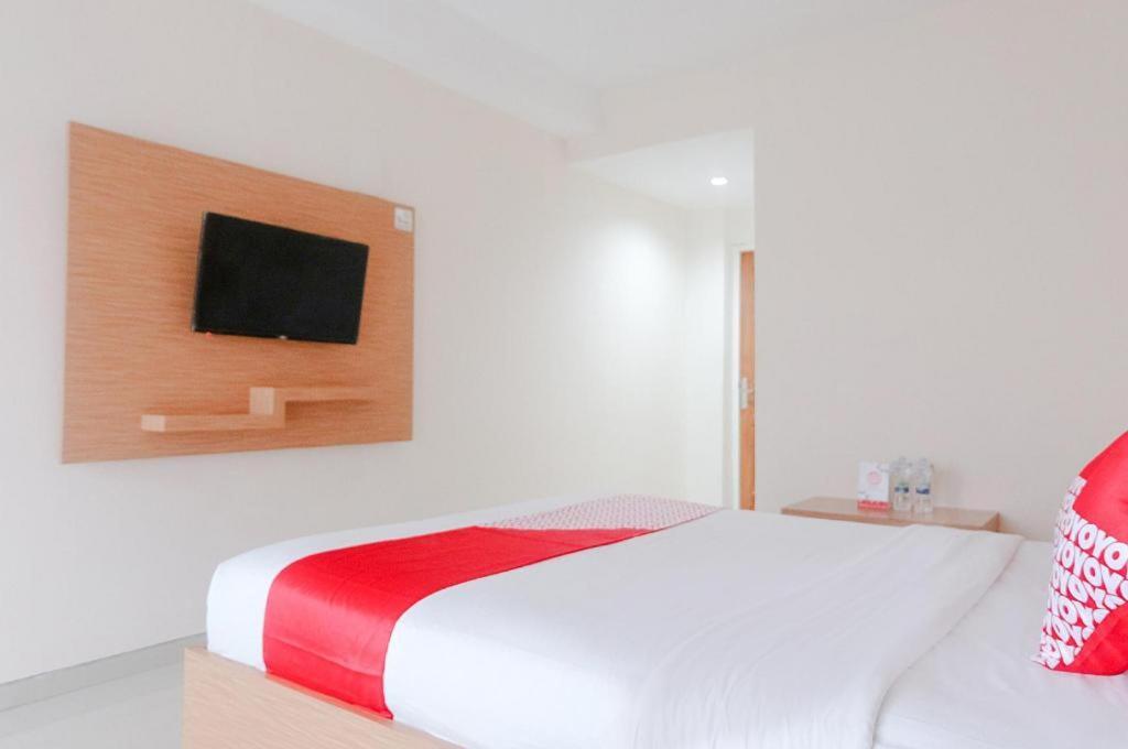 Oyo 696 Hasanah Guest House Syariah De Saphire Malang Eksteriør bilde
