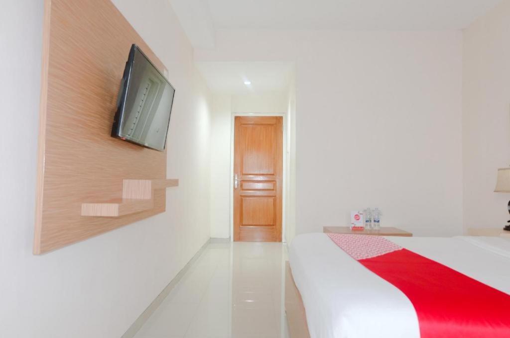 Oyo 696 Hasanah Guest House Syariah De Saphire Malang Eksteriør bilde
